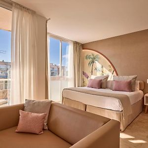 Zimmer mit Kingsize-Bett